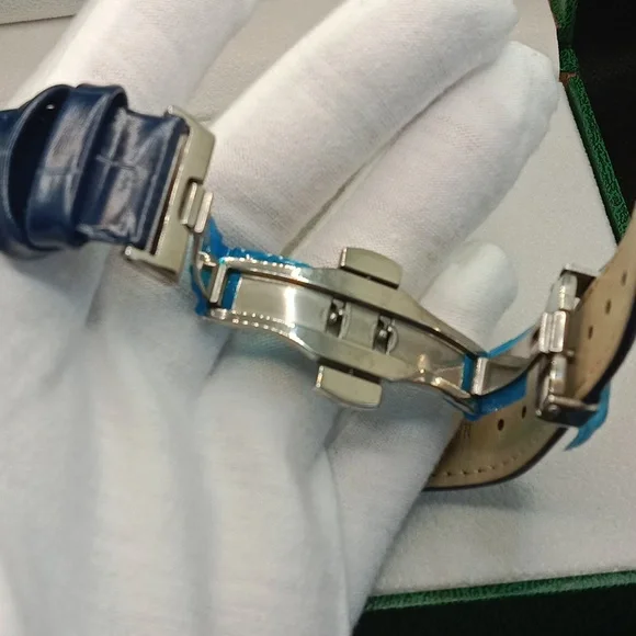 Additional pics of Men's moving earth watch! - Picture 3 of 6